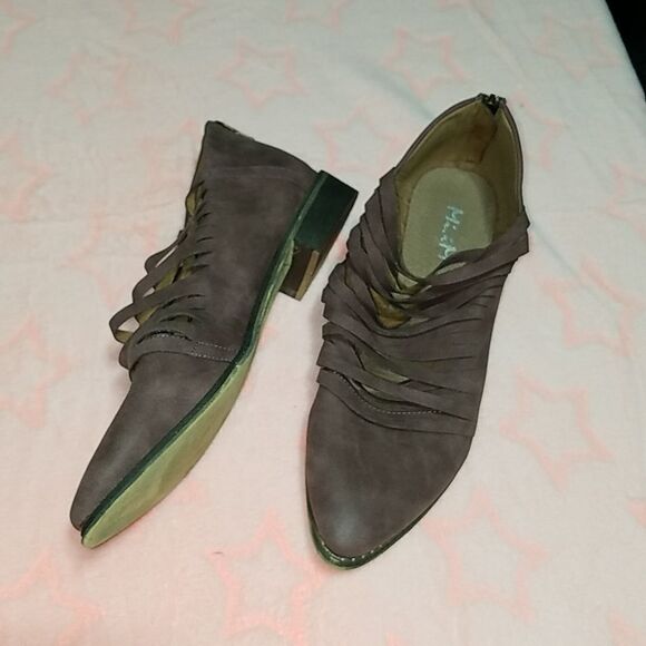 Boots size 10  - Picture 1 of 6